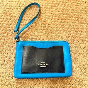Corner Zip Wristlet